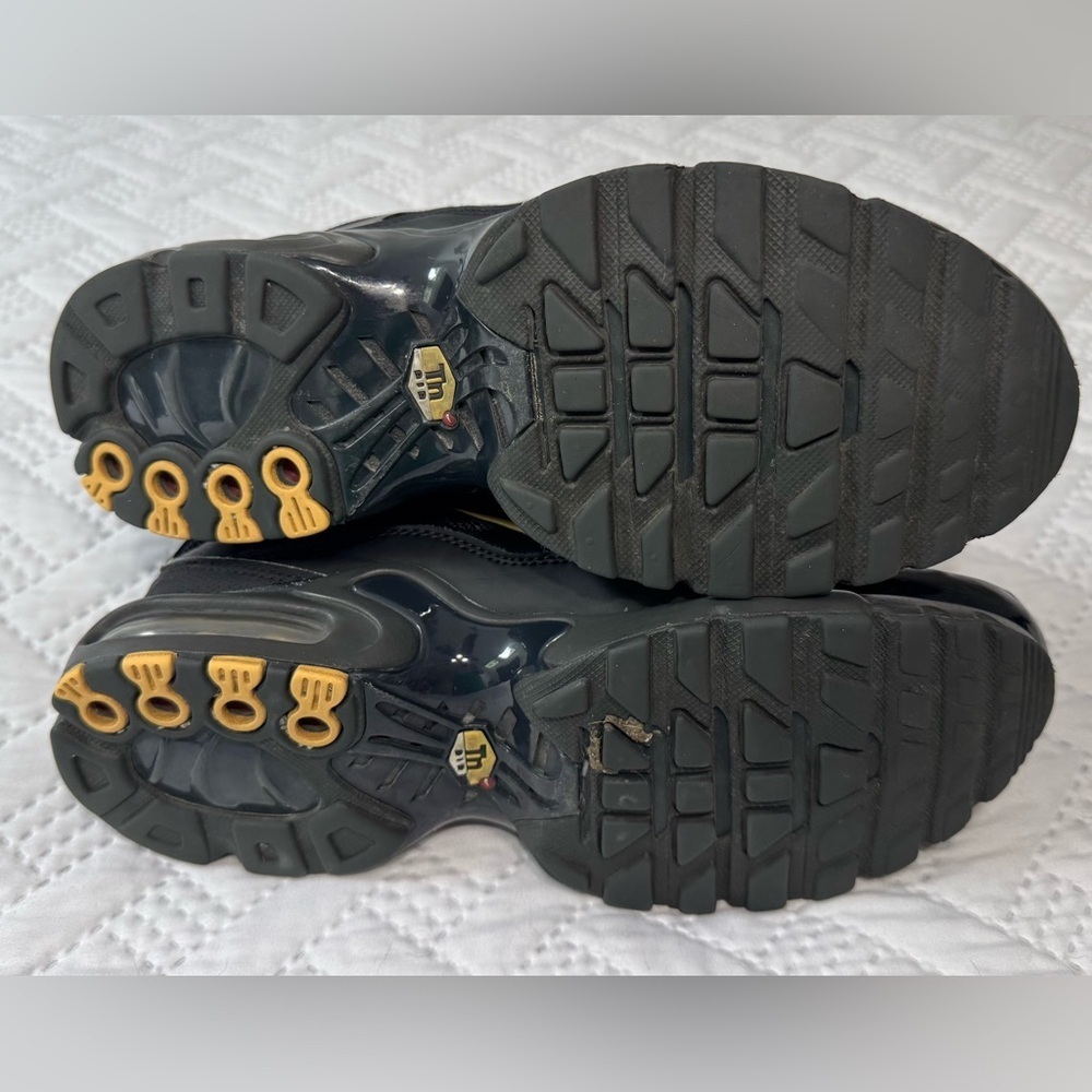 Nike Air Plus TN Black Grey Sneakers Gold Details US 6.5Y Woman 8 - Picture 8 of 13